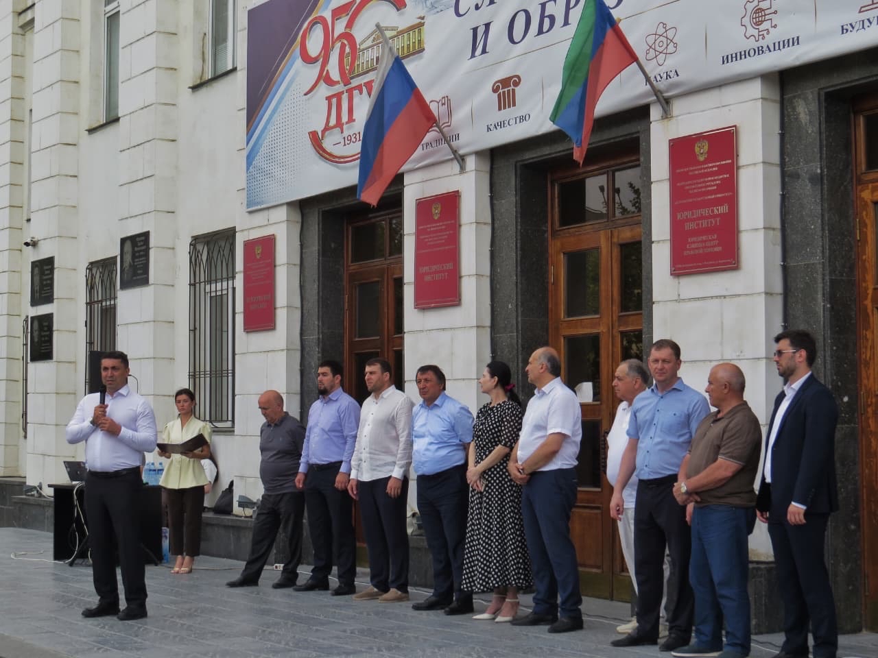 В ДГУ прошла акция памяти жертв Беслана