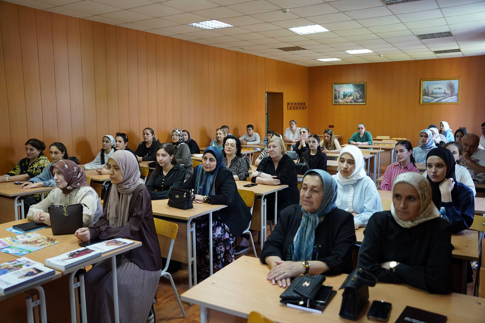 В ДГУ наградили победителей олимпиады по родным языкам
