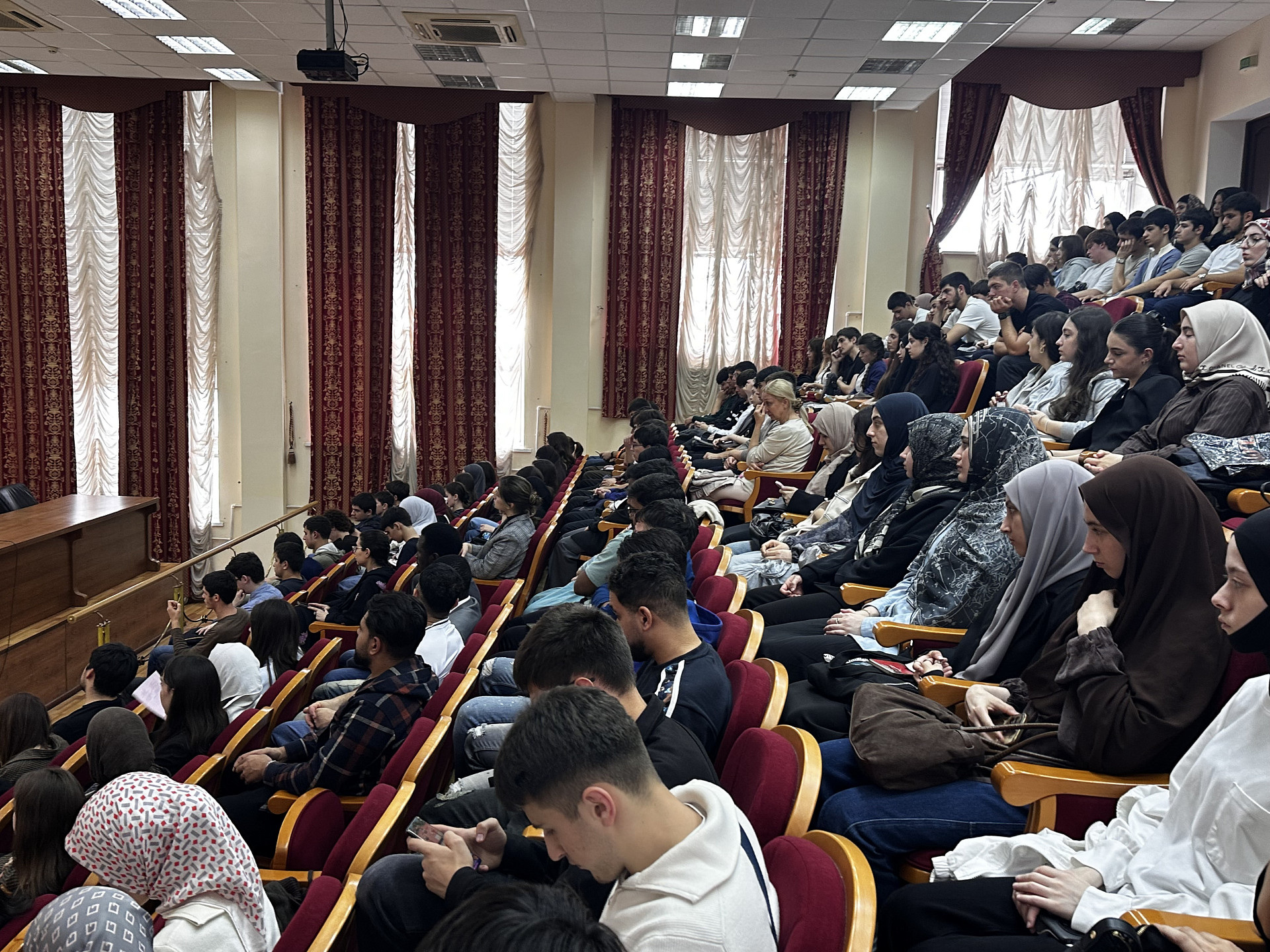 «Россия — территория единства»: в ДГУ говорили о межнациональном и межконфессиональном диалоге