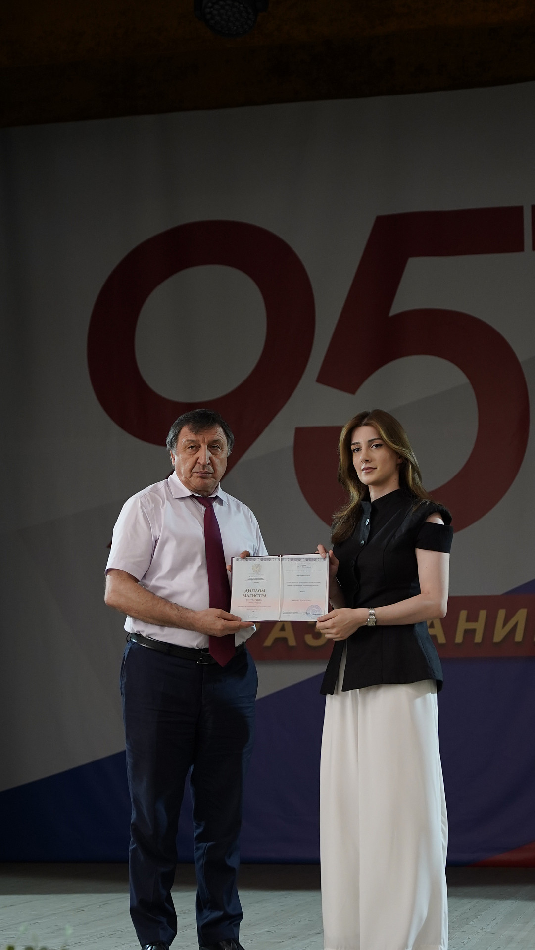 Закон, честь и порядок: в ДГУ вручили дипломы выпускникам-юристам